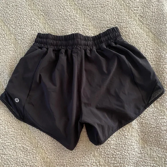 EUC smoke/pet free home lululemon hotty hot shorts - Picture 2 of 2